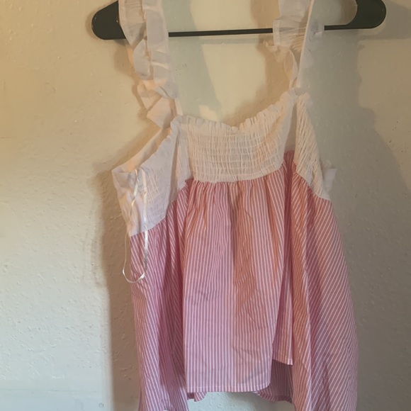 Large red and white top. New with tags. - Picture 2 of 3